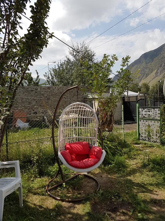 Nino'S Guest House Kazbegi Exteriör bild